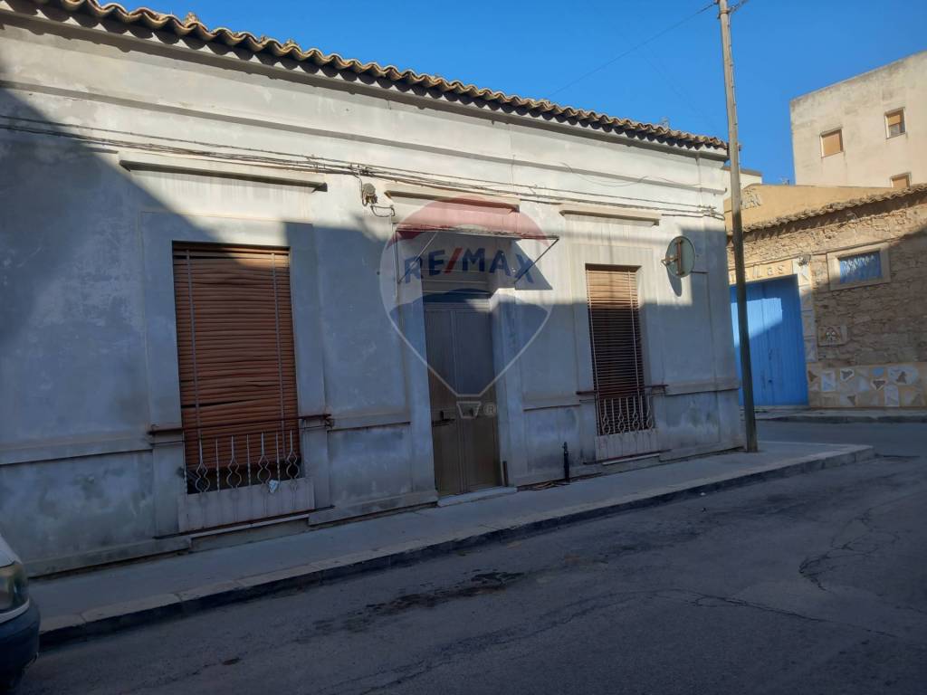 casa indipendente in vendita a Vittoria