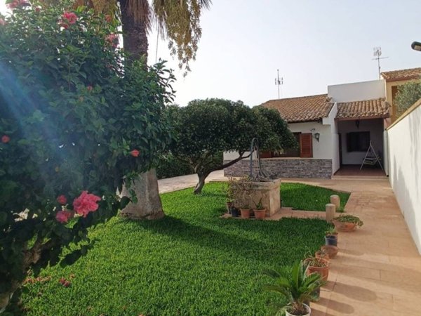 casa indipendente in vendita a Vittoria in zona Scoglitti