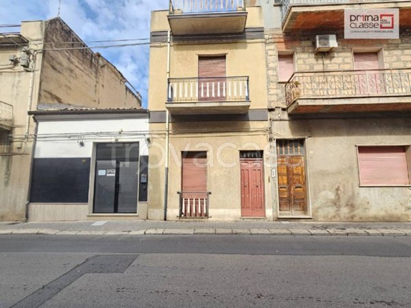 casa indipendente in vendita a Vittoria