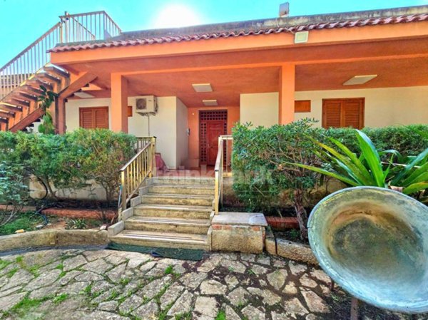 casa indipendente in vendita a Vittoria