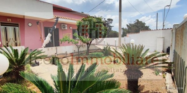 casa indipendente in vendita a Vittoria in zona Scoglitti