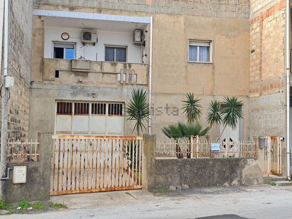 casa indipendente in vendita a Vittoria