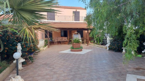 casa indipendente in vendita a Vittoria in zona Scoglitti