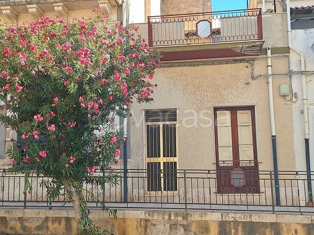 casa indipendente in vendita a Vittoria