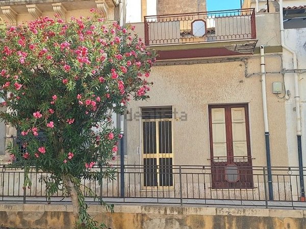 casa indipendente in vendita a Vittoria