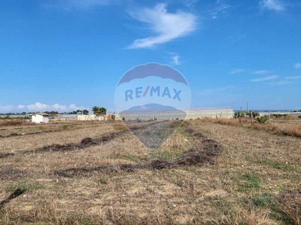 terreno agricolo in vendita a Vittoria in zona Scoglitti