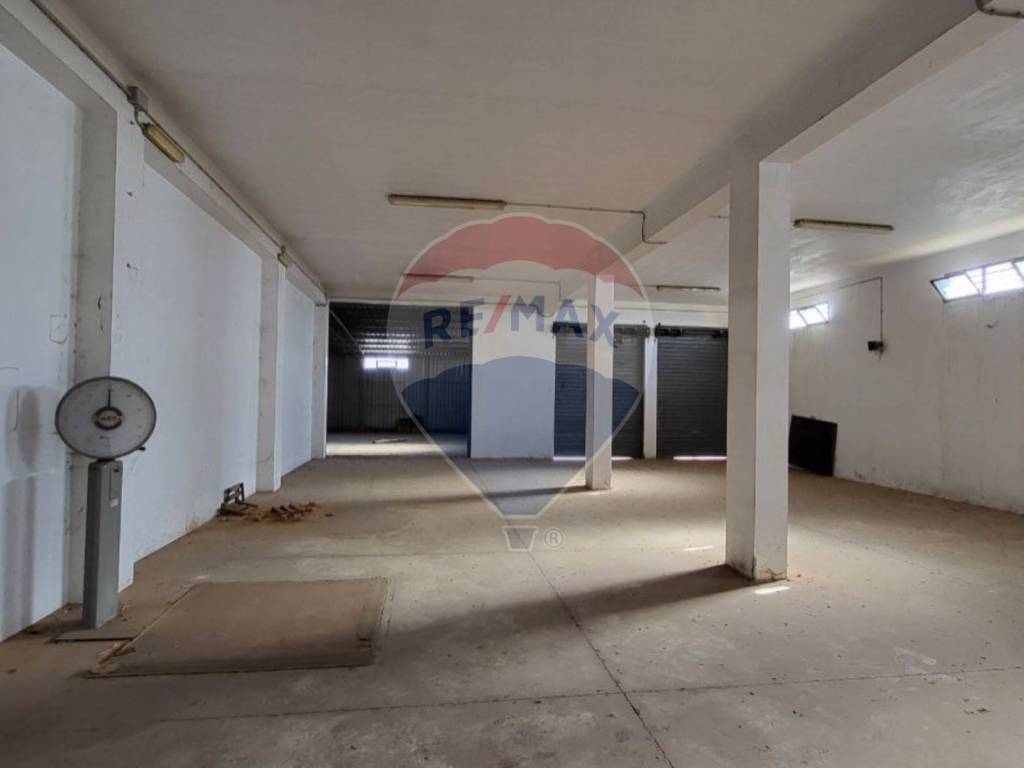 locale commerciale in vendita a Vittoria in zona Scoglitti