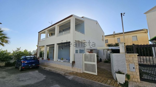 casa indipendente in vendita a Vittoria in zona Scoglitti