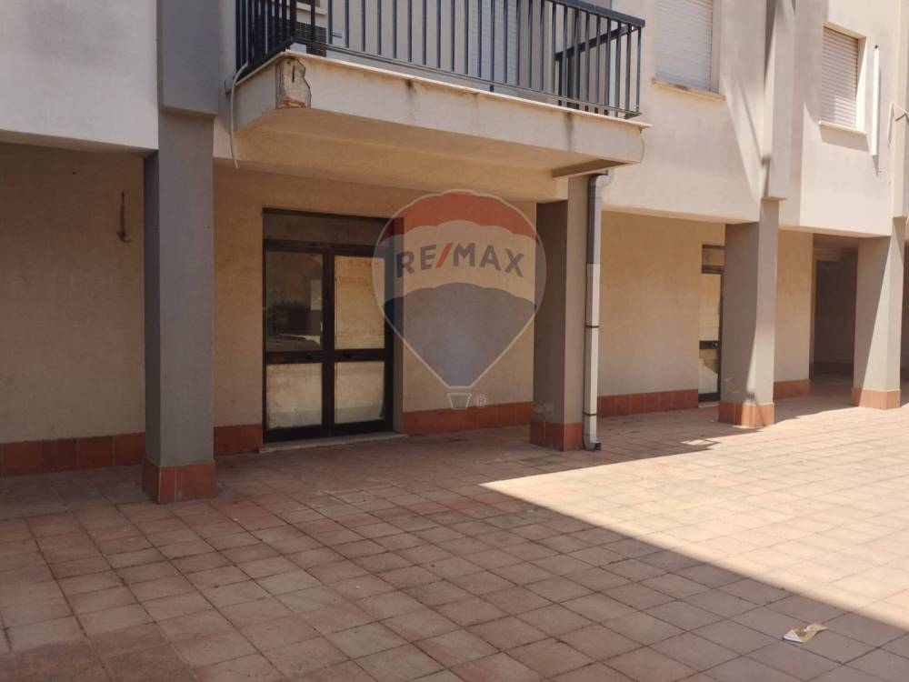 locale commerciale in vendita a Vittoria