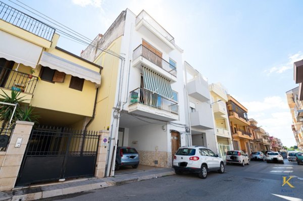 casa indipendente in vendita a Vittoria