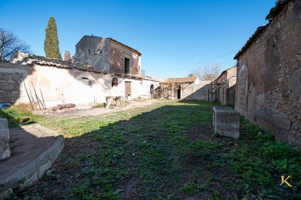 casa indipendente in vendita a Vittoria