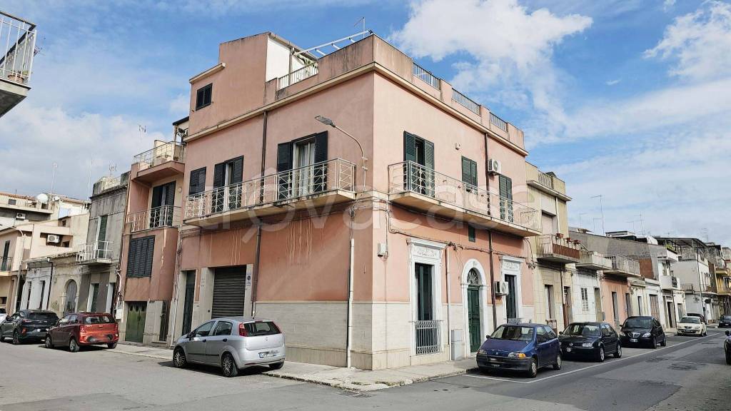 casa indipendente in vendita a Vittoria