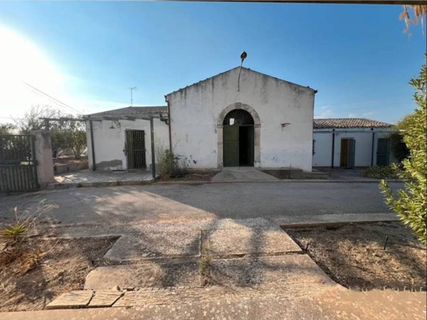 casa indipendente in vendita a Vittoria