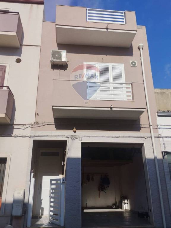 casa indipendente in vendita a Vittoria