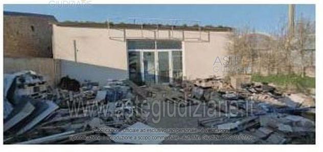 locale di sgombero in vendita a Vittoria