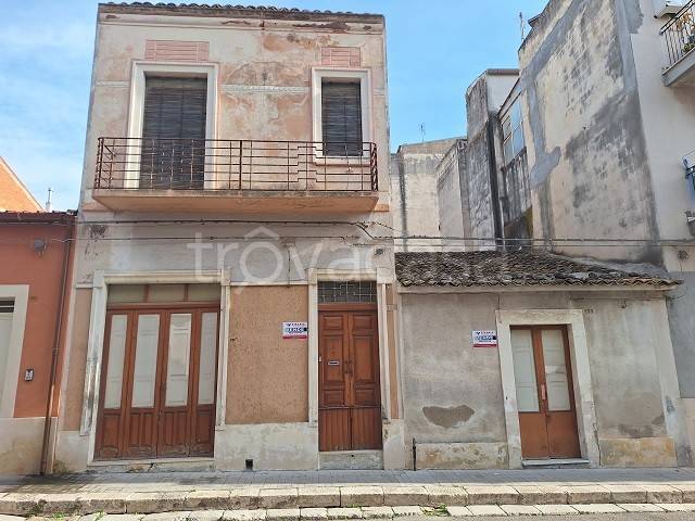 casa indipendente in vendita a Vittoria