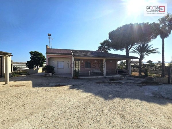 casa indipendente in vendita a Vittoria