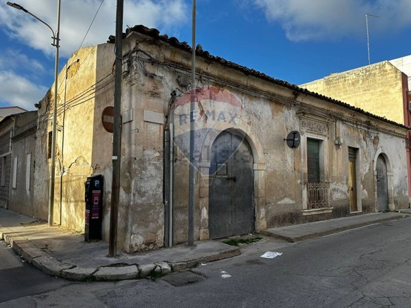 pentavano in vendita a Vittoria