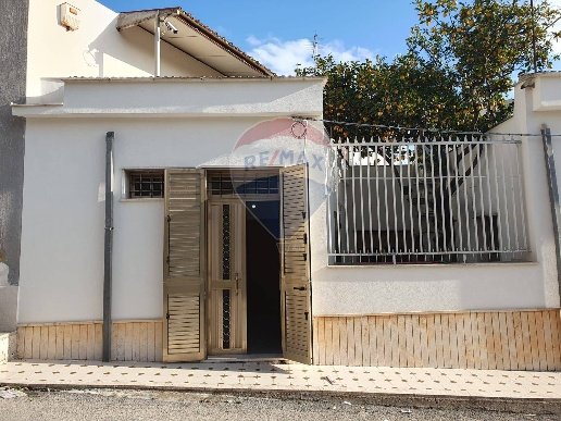 casa indipendente in vendita a Vittoria