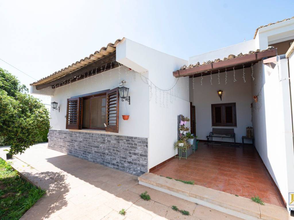 casa indipendente in vendita a Vittoria in zona Scoglitti
