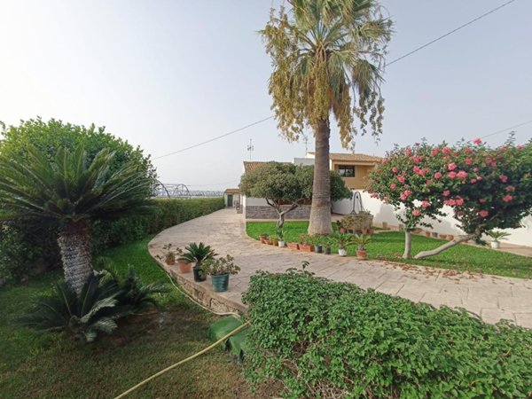 casa indipendente in vendita a Vittoria in zona Scoglitti