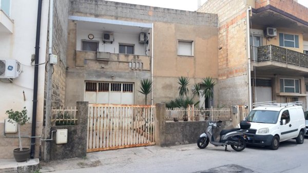 casa indipendente in vendita a Vittoria in zona Scoglitti