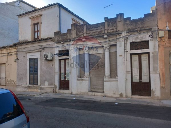 casa indipendente in vendita a Vittoria