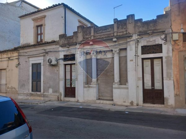 casa indipendente in vendita a Vittoria