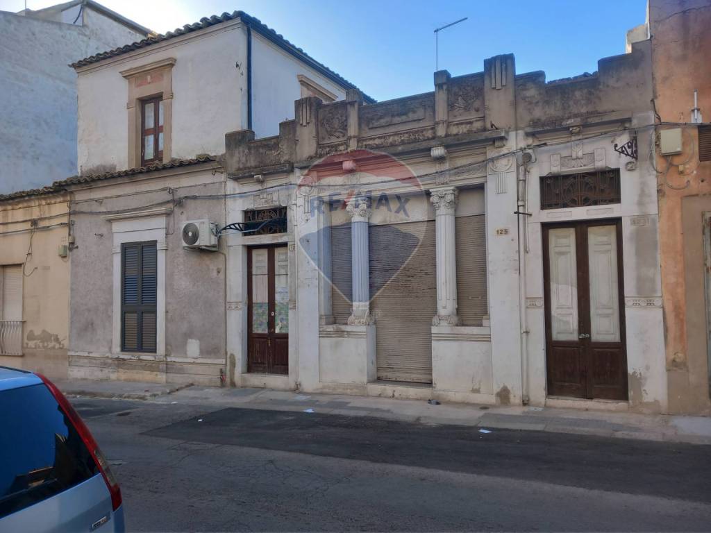 casa indipendente in vendita a Vittoria