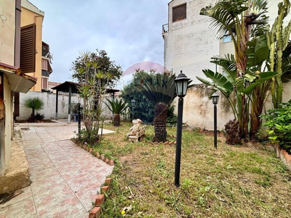 casa indipendente in vendita a Vittoria