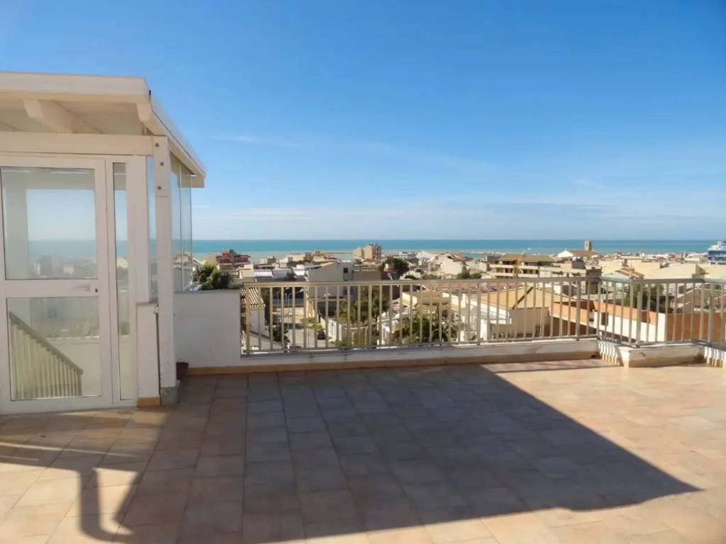 appartamento in vendita a Vittoria in zona Scoglitti