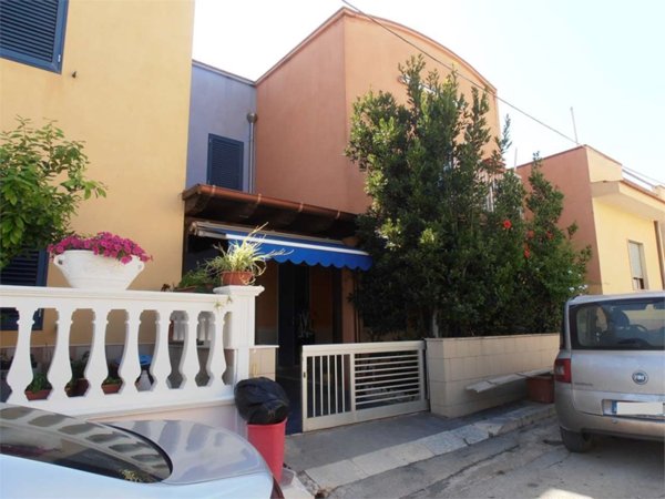 casa indipendente in vendita a Vittoria in zona Scoglitti