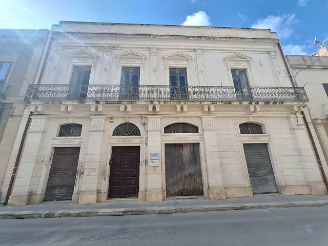 intera palazzina in vendita a Vittoria