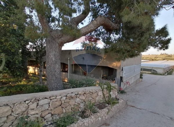 casa indipendente in vendita a Vittoria in zona Scoglitti