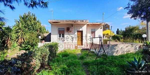 casa indipendente in vendita a Vittoria in zona Scoglitti