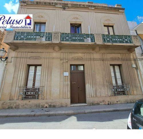 casa indipendente in vendita a Vittoria