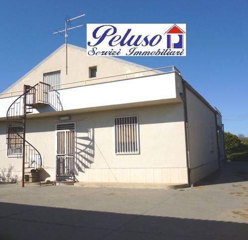 casa indipendente in vendita a Vittoria