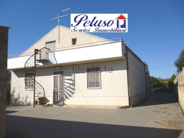 casa indipendente in vendita a Vittoria