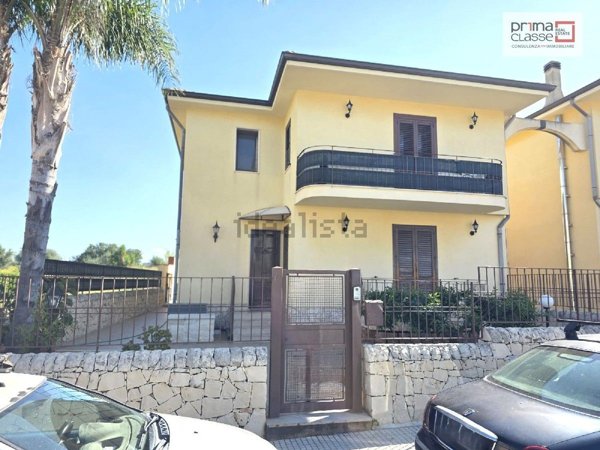casa indipendente in vendita a Vittoria