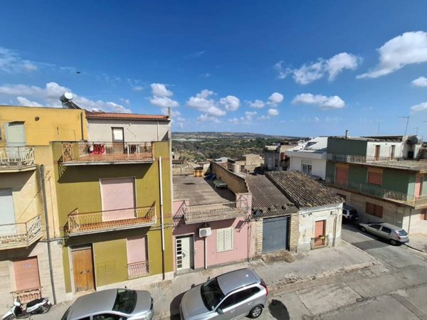 casa indipendente in vendita a Vittoria
