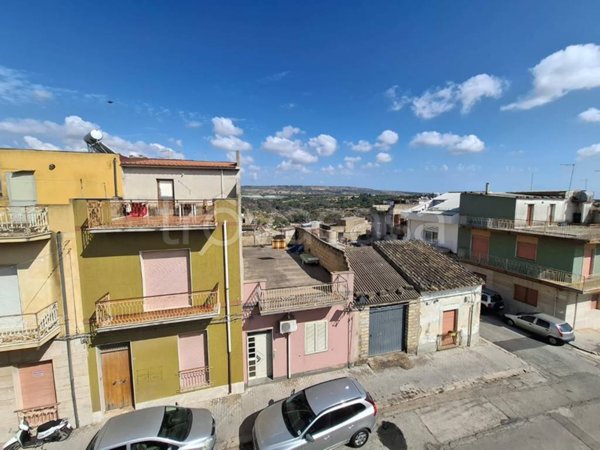 casa indipendente in vendita a Vittoria