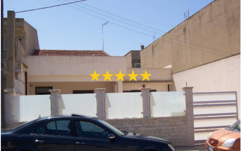 casa indipendente in vendita a Vittoria in zona Scoglitti