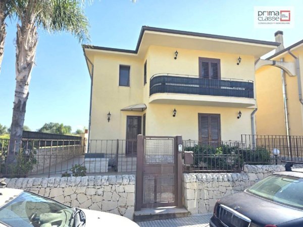 casa indipendente in vendita a Vittoria