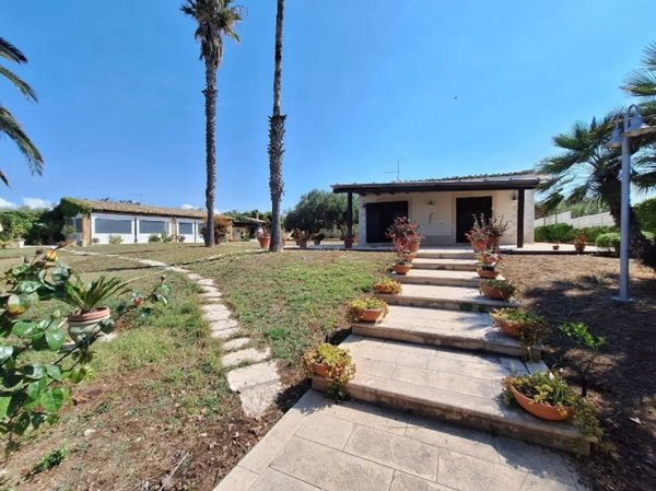 casa indipendente in vendita a Vittoria