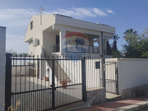 casa indipendente in vendita a Vittoria in zona Scoglitti
