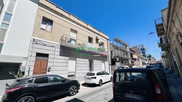 appartamento in vendita a Vittoria in zona Scoglitti