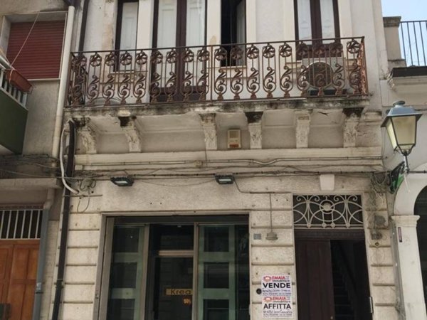 intera palazzina in vendita a Vittoria