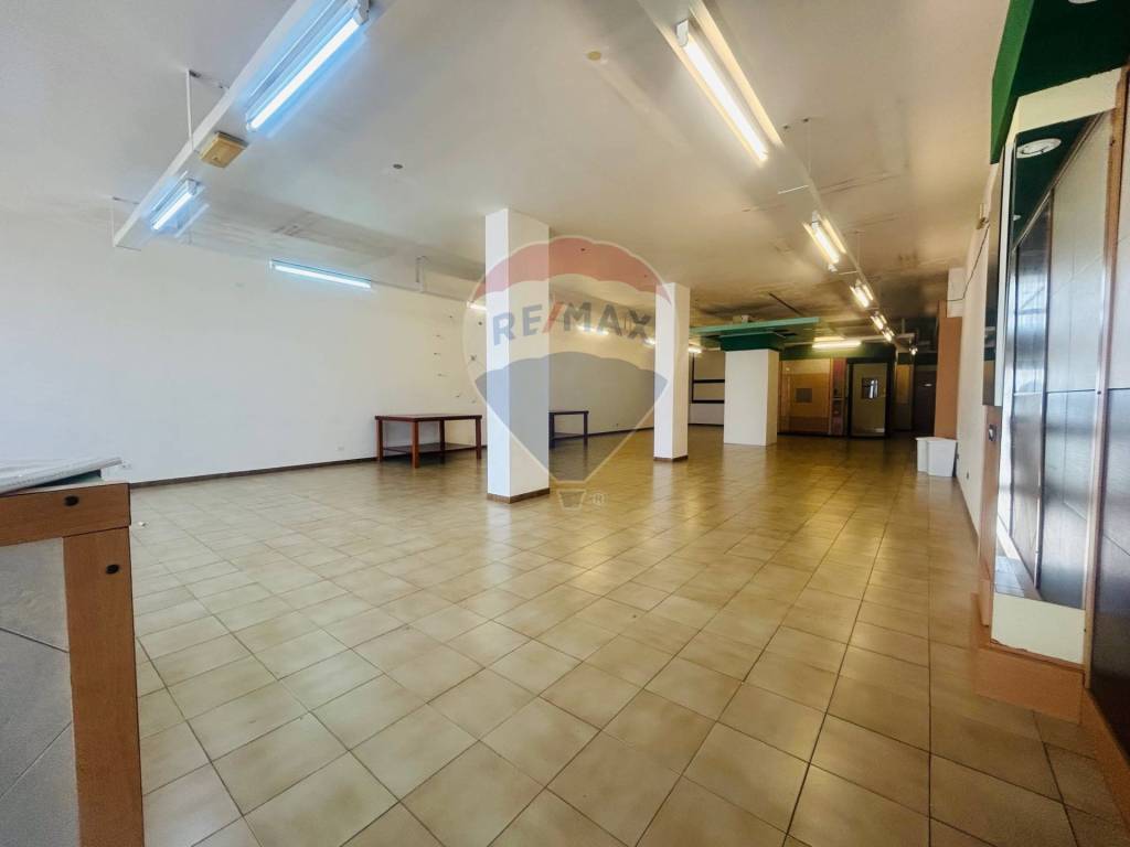 negozio in vendita a Vittoria