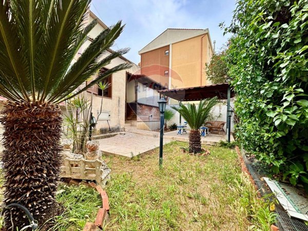 casa indipendente in vendita a Vittoria