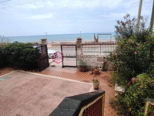 appartamento in vendita a Vittoria in zona Scoglitti